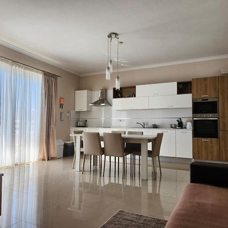 Riviera Holiday Apartments - Seafront - Wifi マルサスカーラ エクステリア 写真