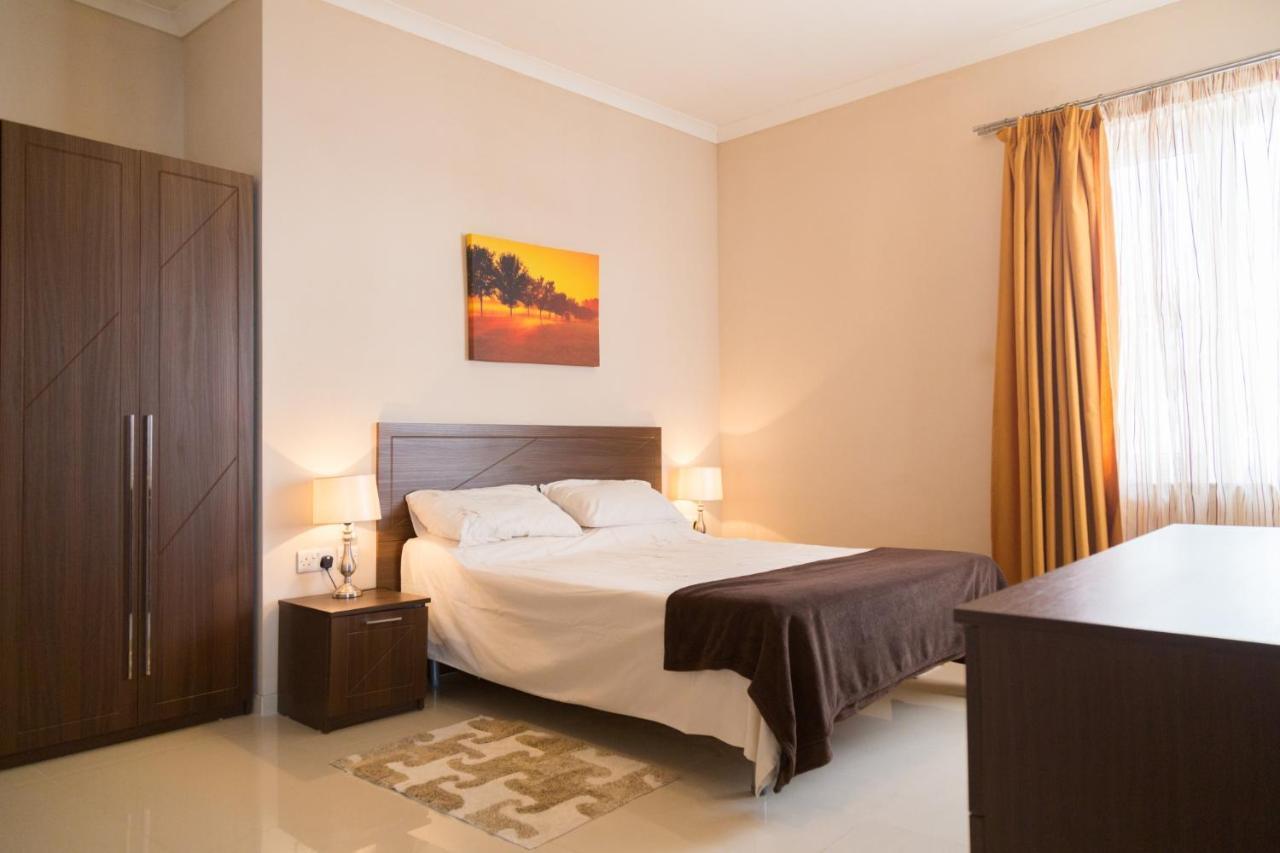 Riviera Holiday Apartments - Seafront - Wifi マルサスカーラ エクステリア 写真