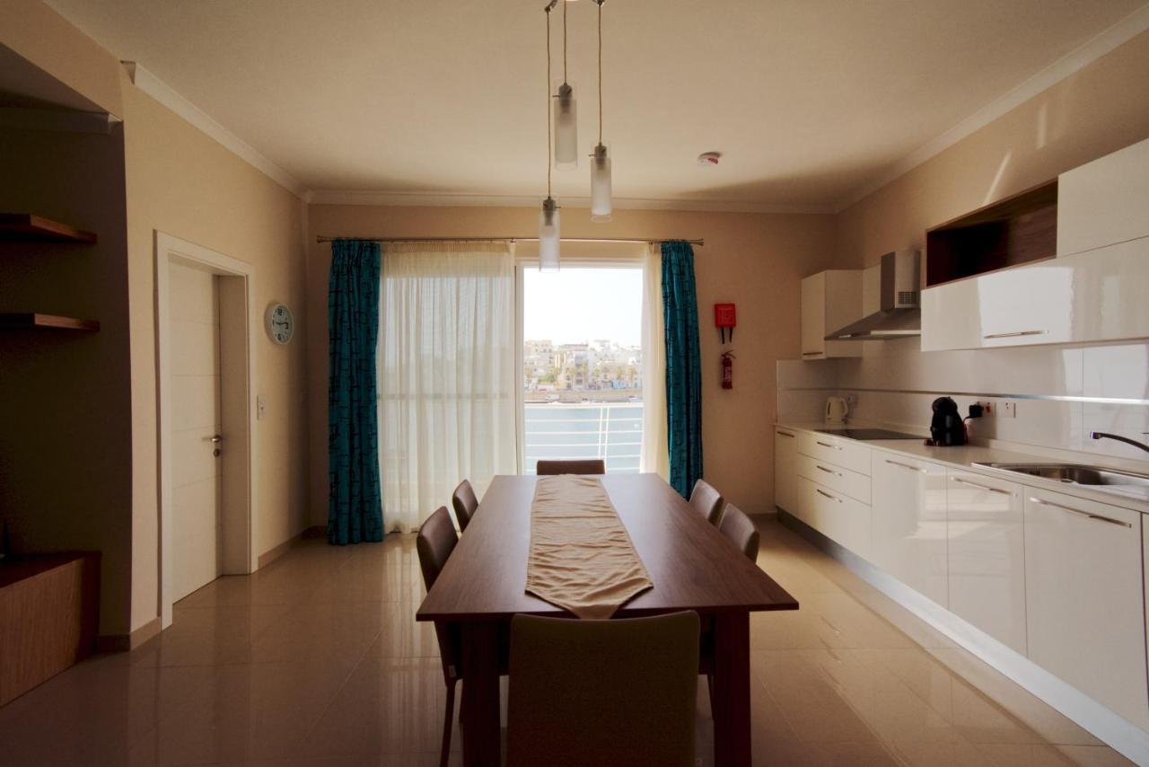 Riviera Holiday Apartments - Seafront - Wifi マルサスカーラ エクステリア 写真