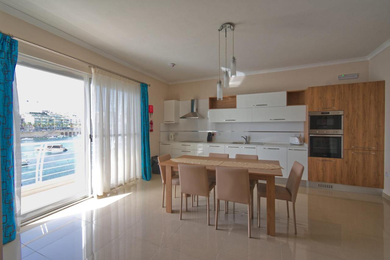 Riviera Holiday Apartments - Seafront - Wifi マルサスカーラ エクステリア 写真
