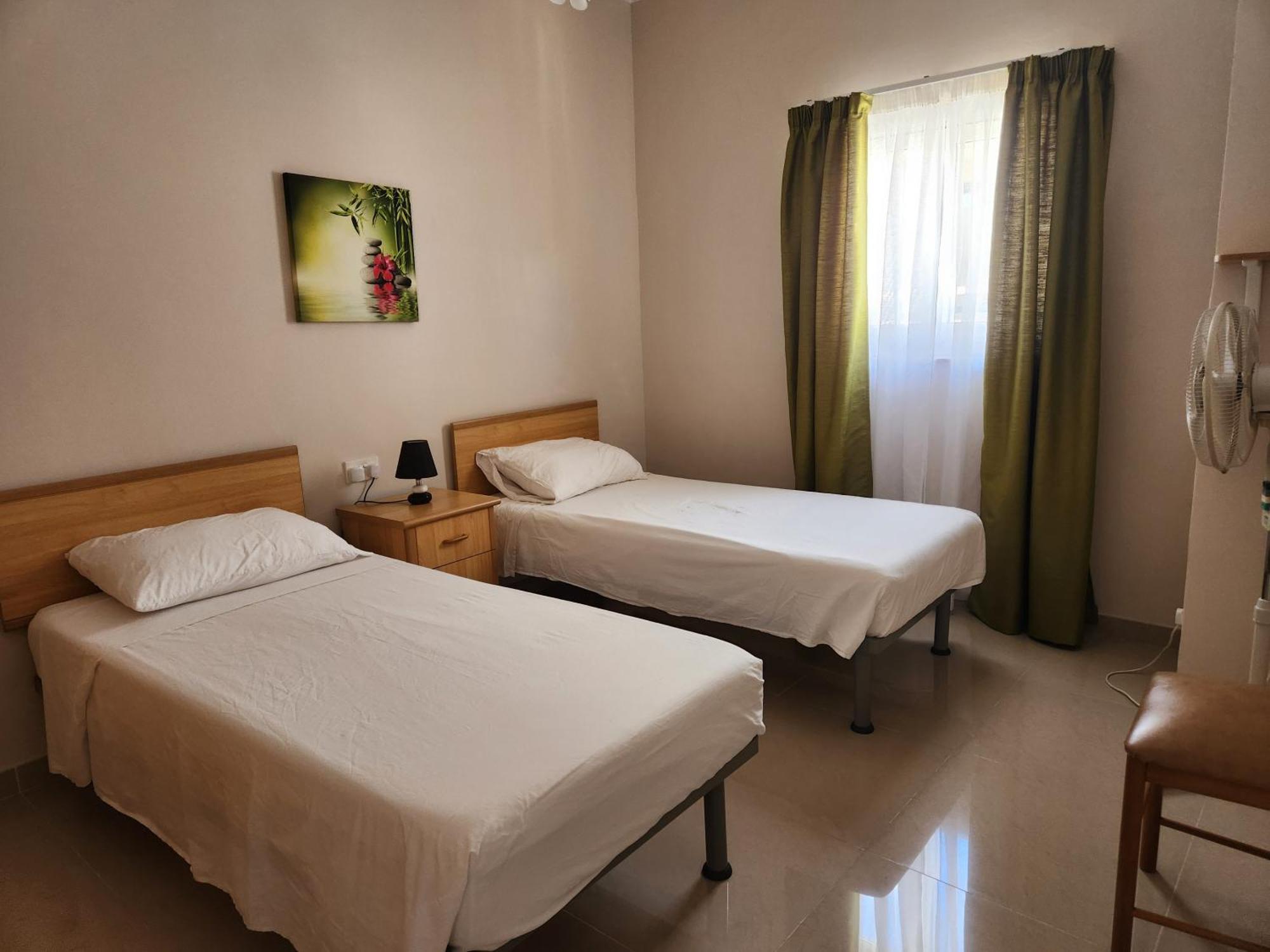 Riviera Holiday Apartments - Seafront - Wifi マルサスカーラ エクステリア 写真