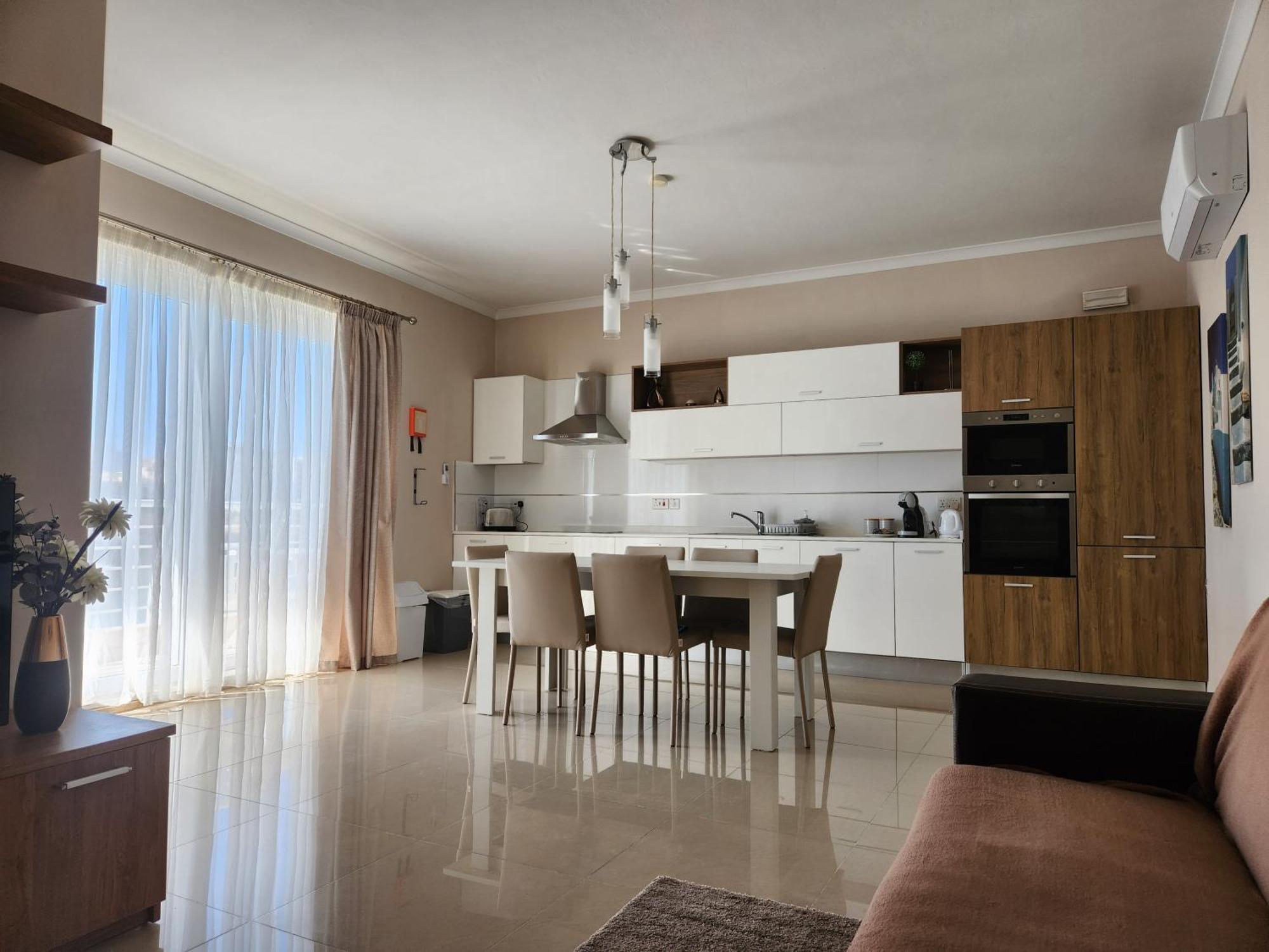 Riviera Holiday Apartments - Seafront - Wifi マルサスカーラ エクステリア 写真