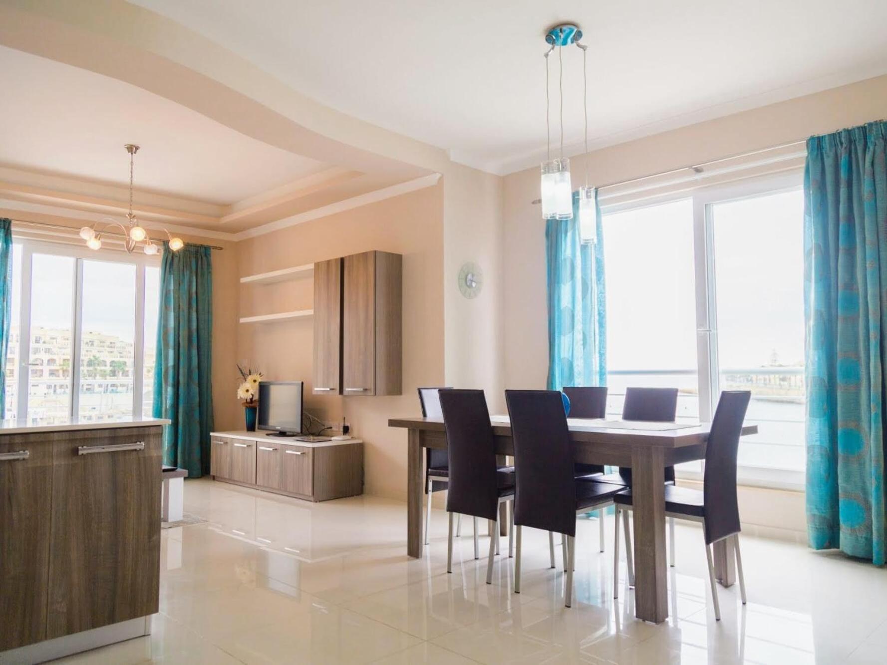 Riviera Holiday Apartments - Seafront - Wifi マルサスカーラ 部屋 写真