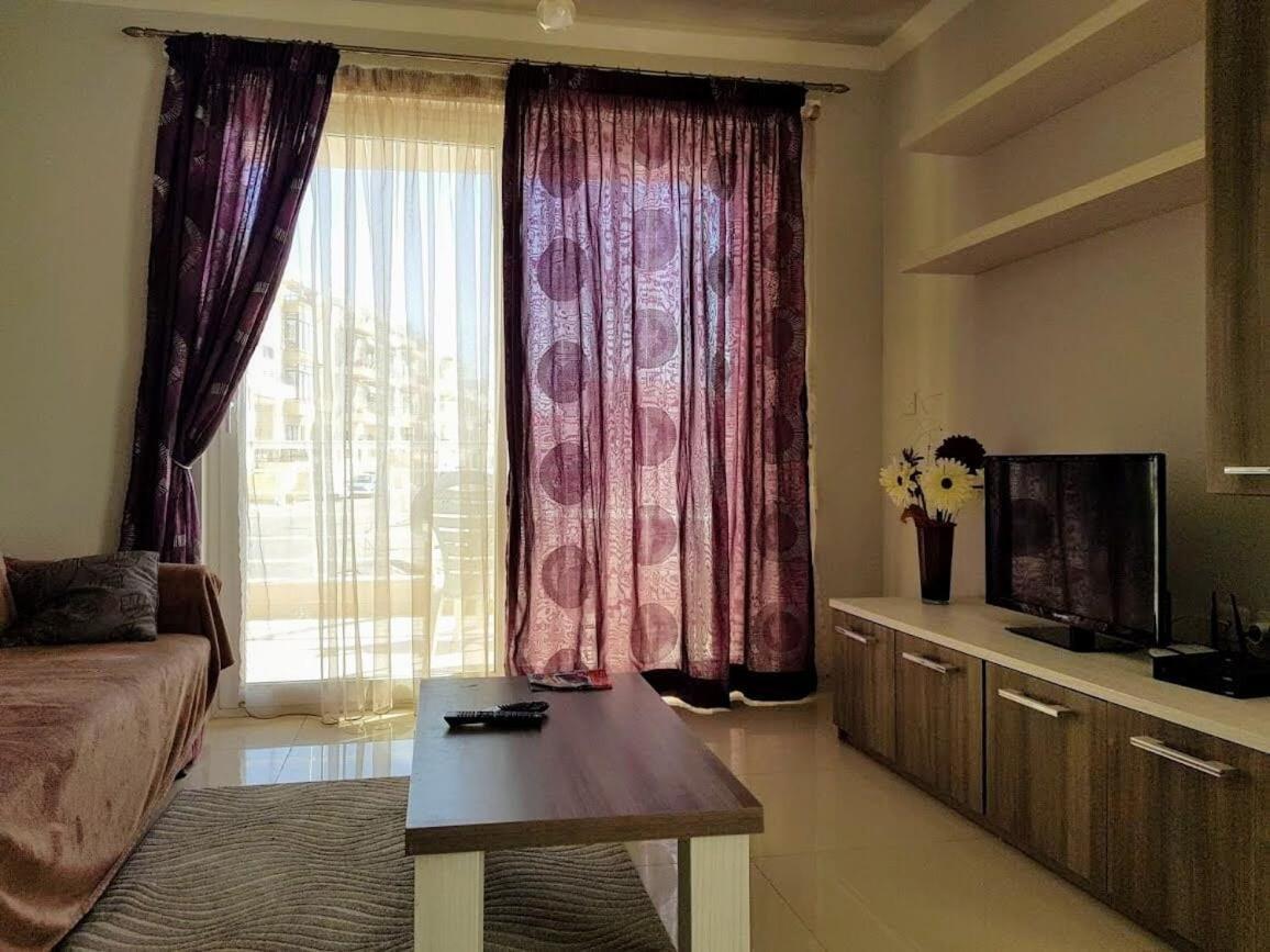 Riviera Holiday Apartments - Seafront - Wifi マルサスカーラ 部屋 写真